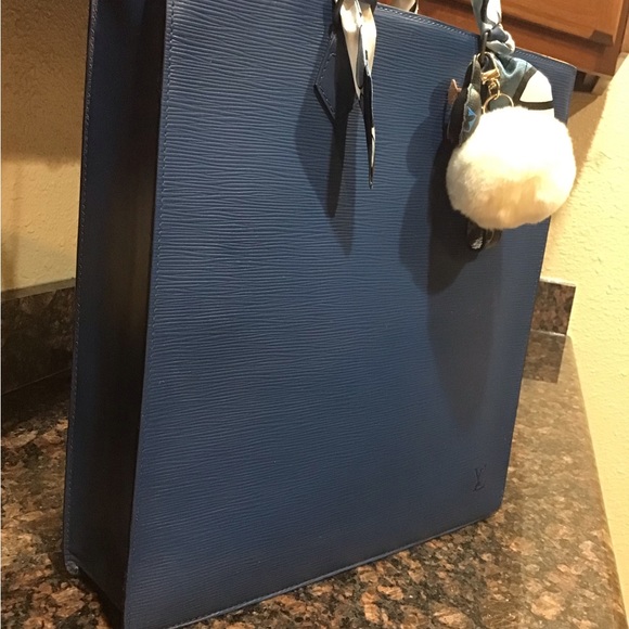 Louis Vuitton Bags - Picture 11 of 15